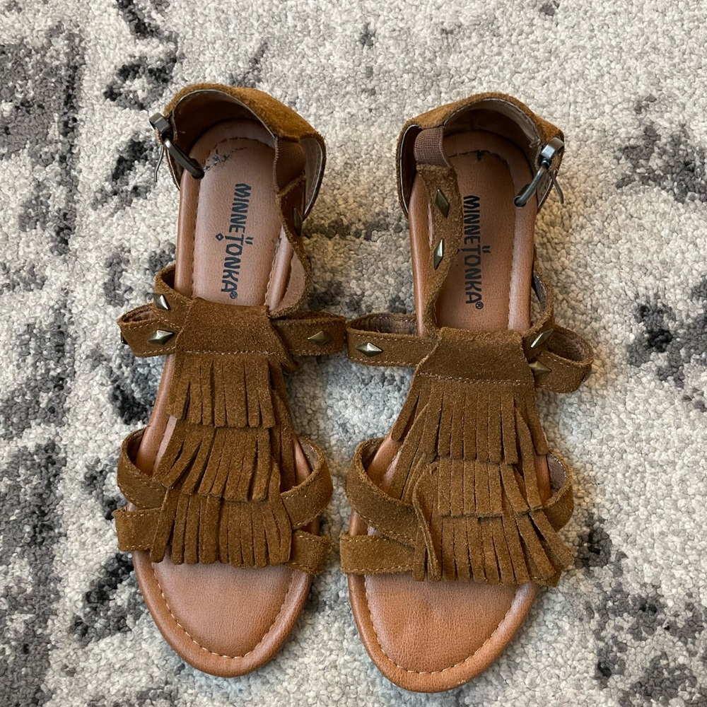 Minnetonka Monaco rust brown fringe boho bohemian gladiator sandals size 8
